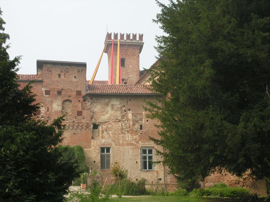 Giarole Castello Sannazzaro B&B מראה חיצוני תמונה